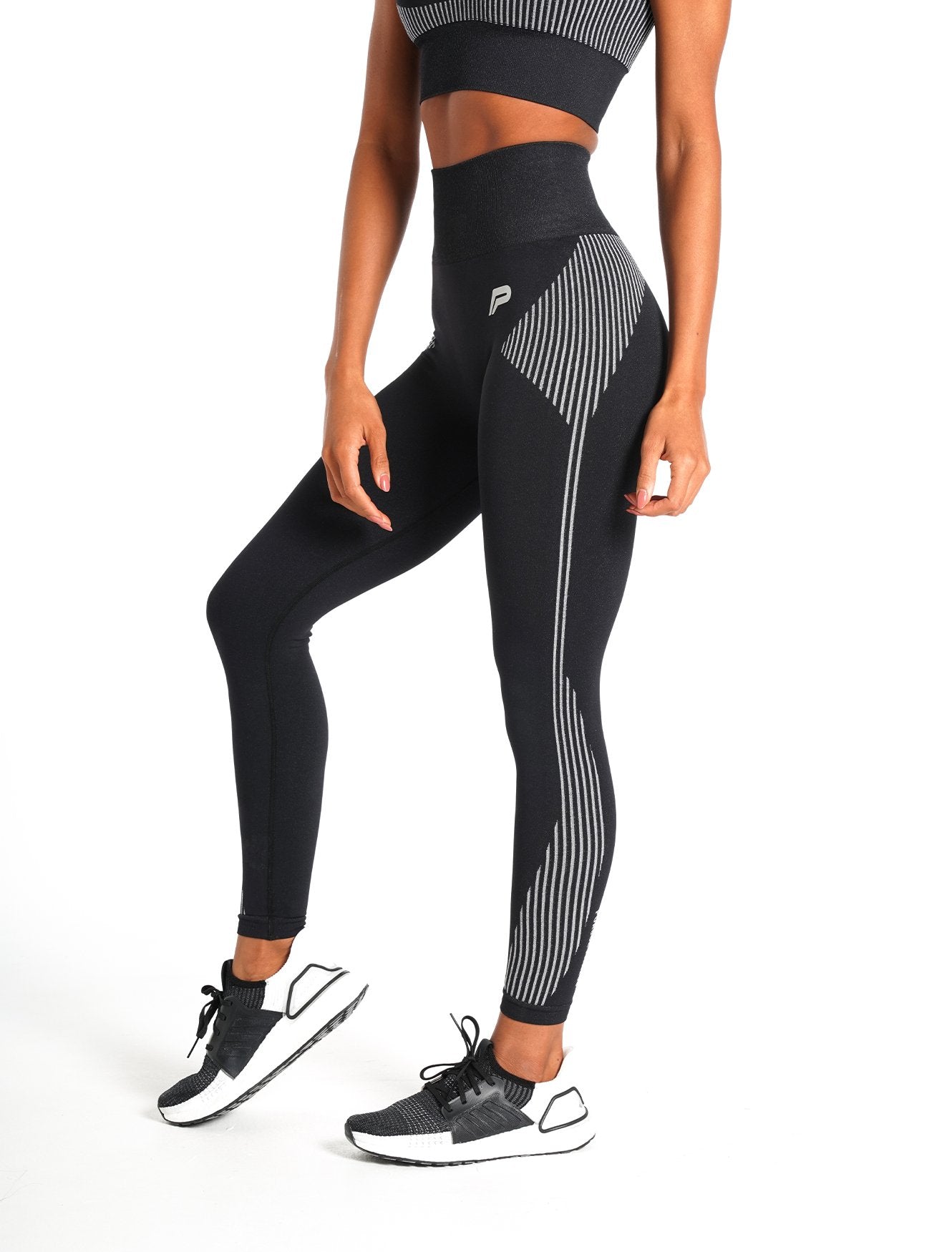 ADAPT Seamless Leggings / Black Pursue Fitness 2