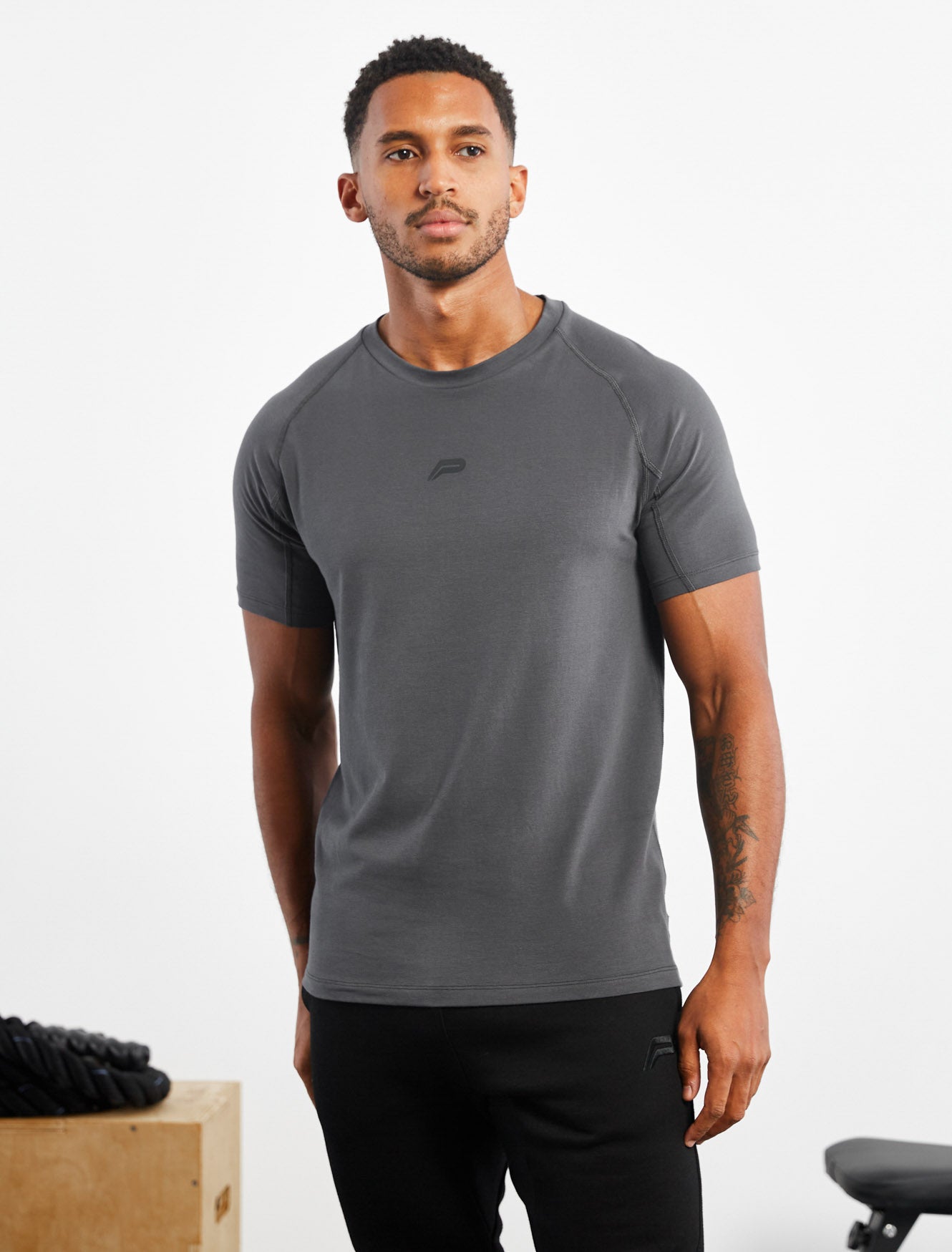 Icon T-Shirt / Dark Grey Pursue Fitness 1