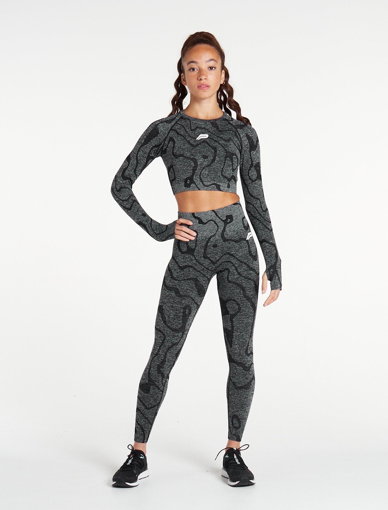 Sustainable Seamless Long Sleeve Crop Top / Black Pursue Fitness 2