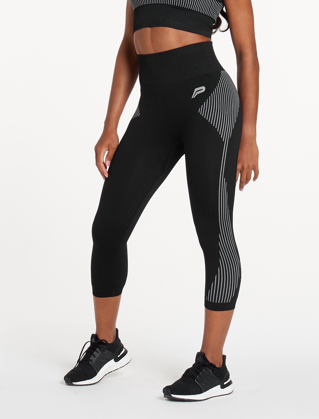 ADAPT Seamless ¾ Leggings / Black Pursue Fitness 2