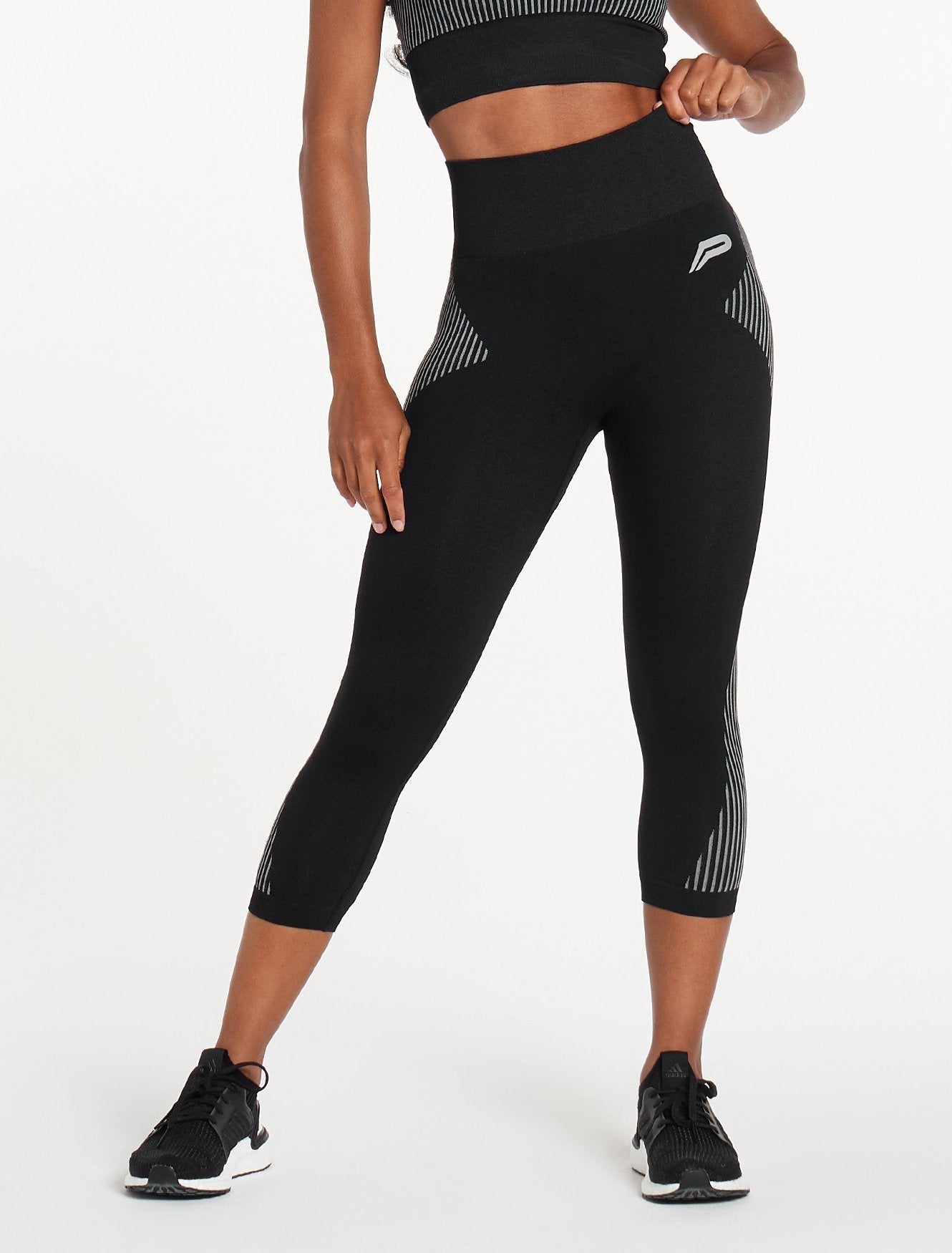 ADAPT Seamless ¾ Leggings / Black Pursue Fitness 1