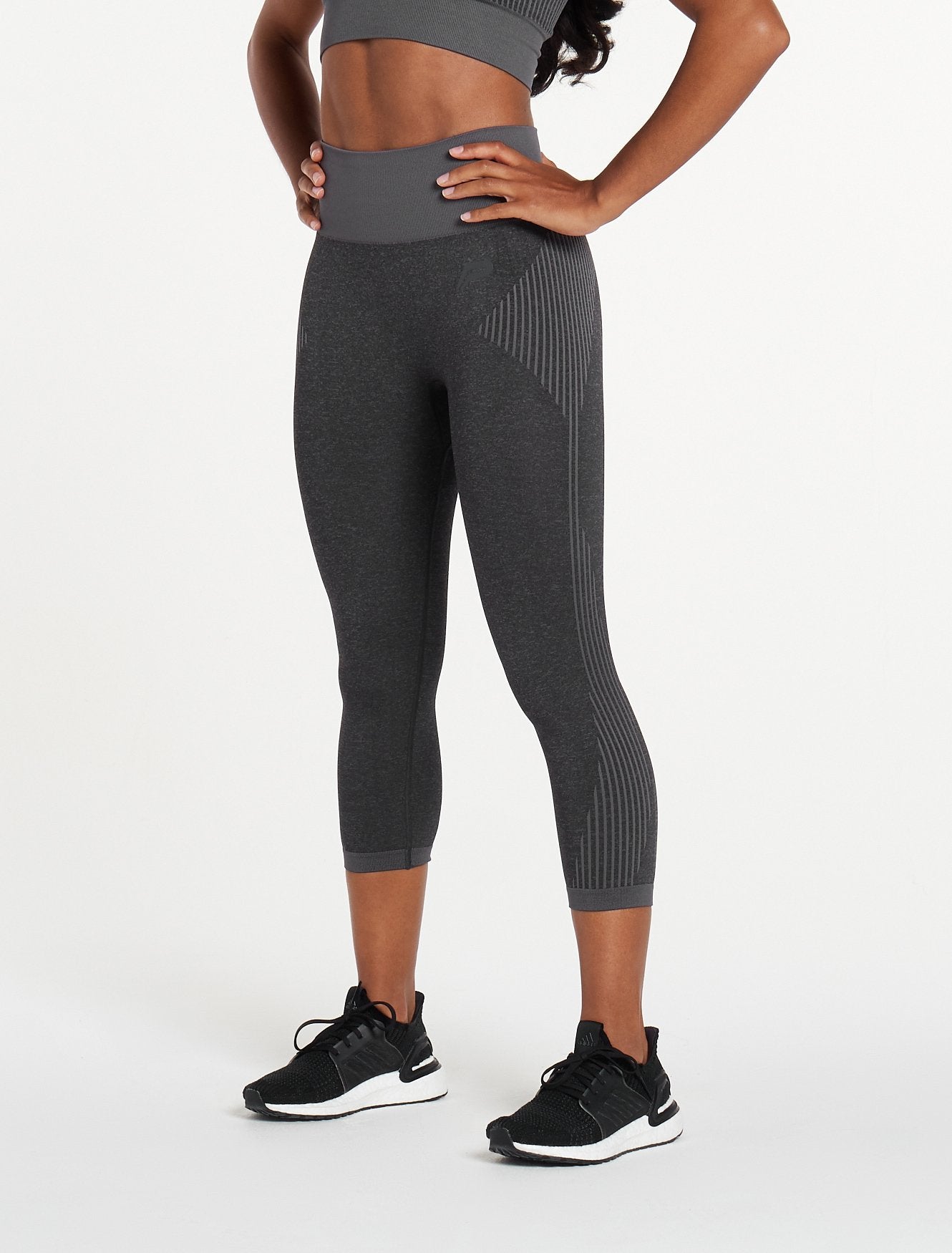 ADAPT Seamless ¾ Leggings / Black.Charcoal Pursue Fitness 2