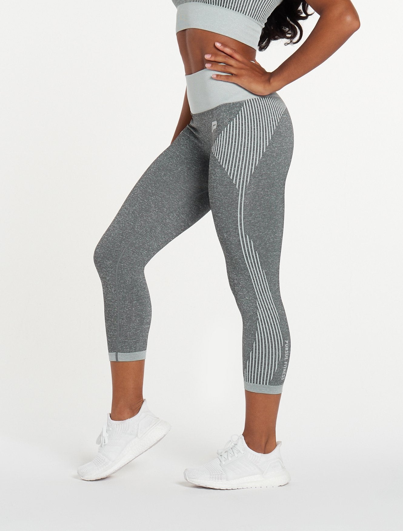 ADAPT Seamless ¾ Leggings / Light Grey Pursue Fitness 2