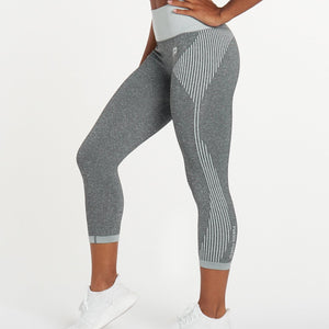 ADAPT Seamless ¾ Leggings / Light Grey Pursue Fitness 2