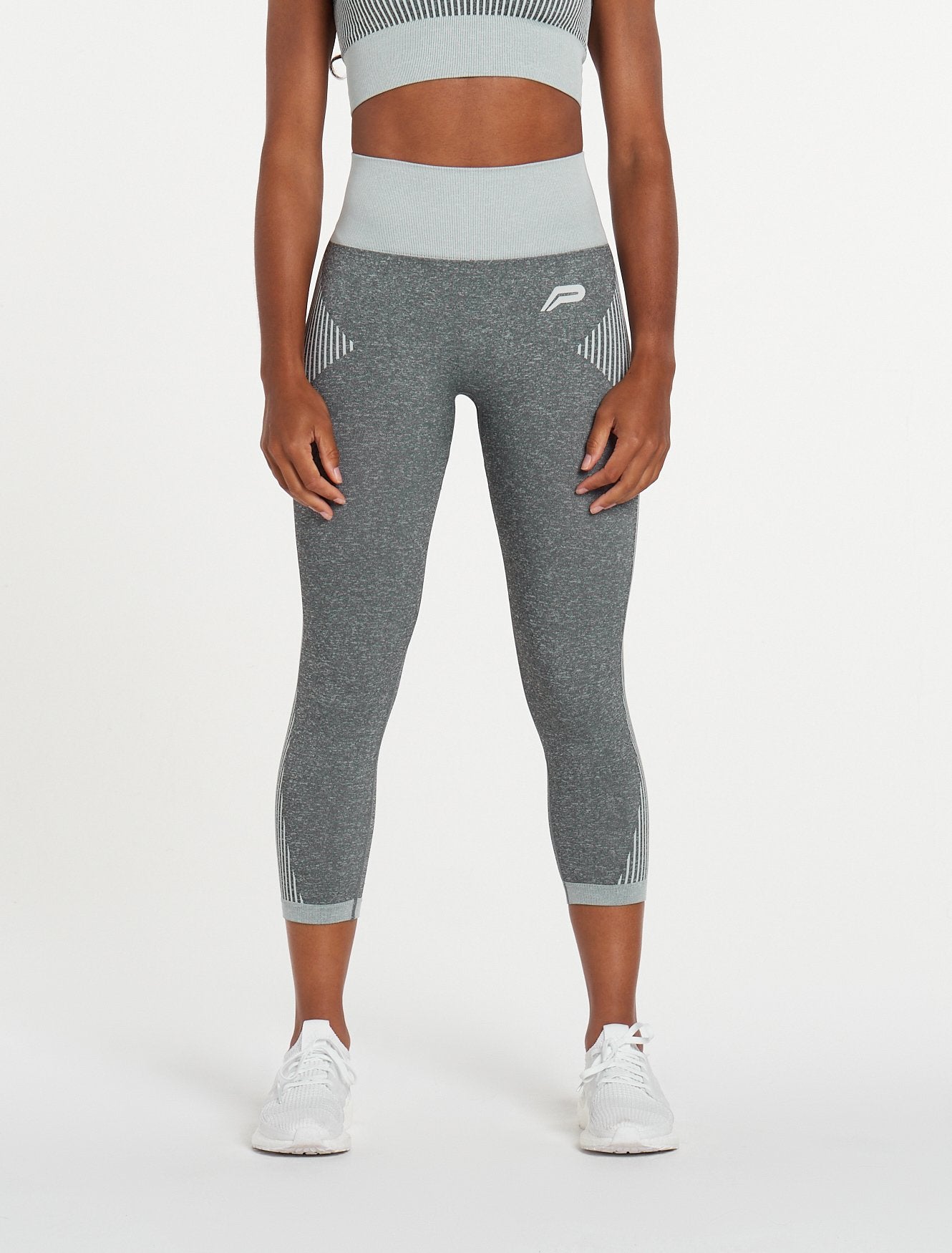 ADAPT Seamless ¾ Leggings / Light Grey Pursue Fitness 1