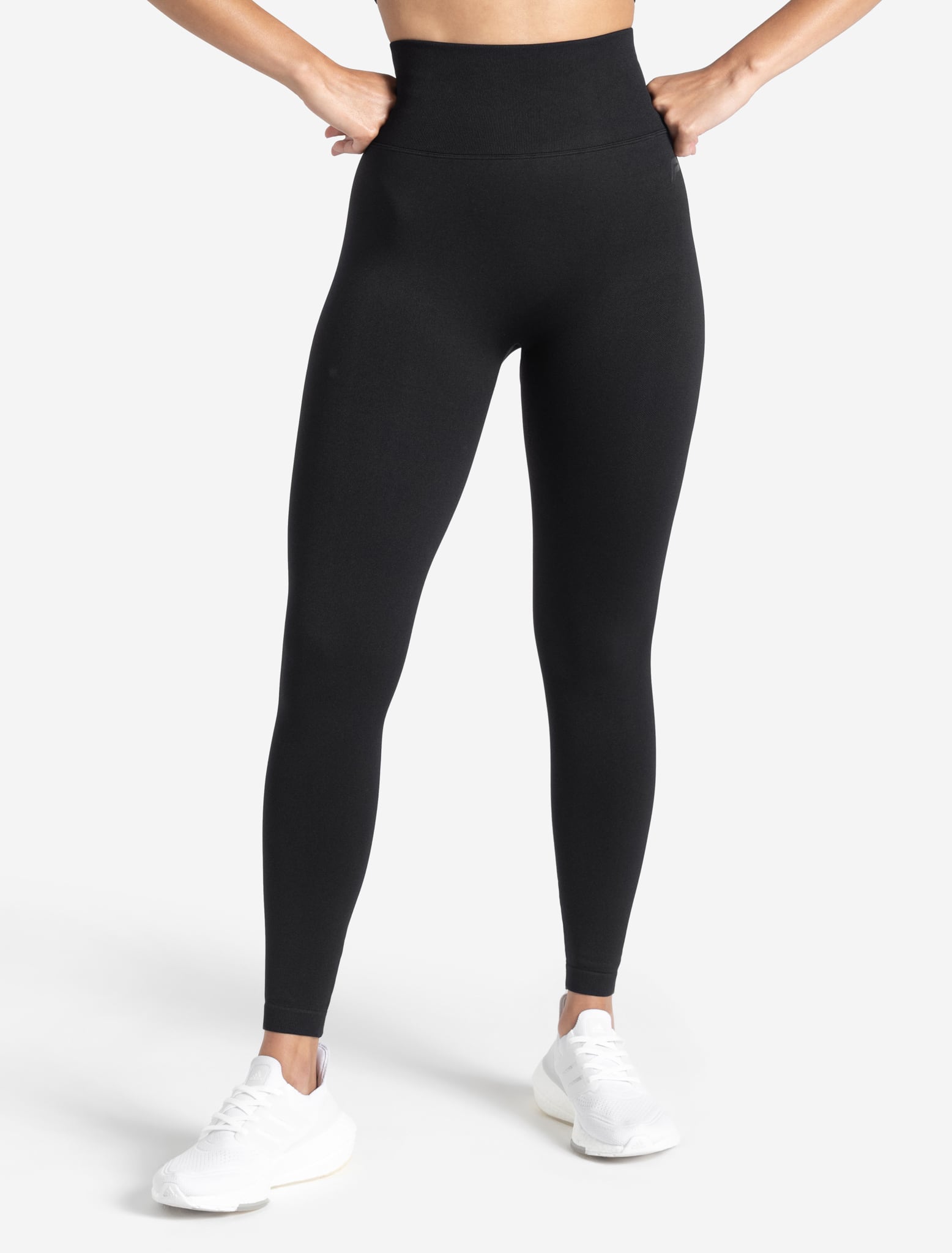 Core Seamless Pocket Leggings / Blackout Pursue Fitness 3