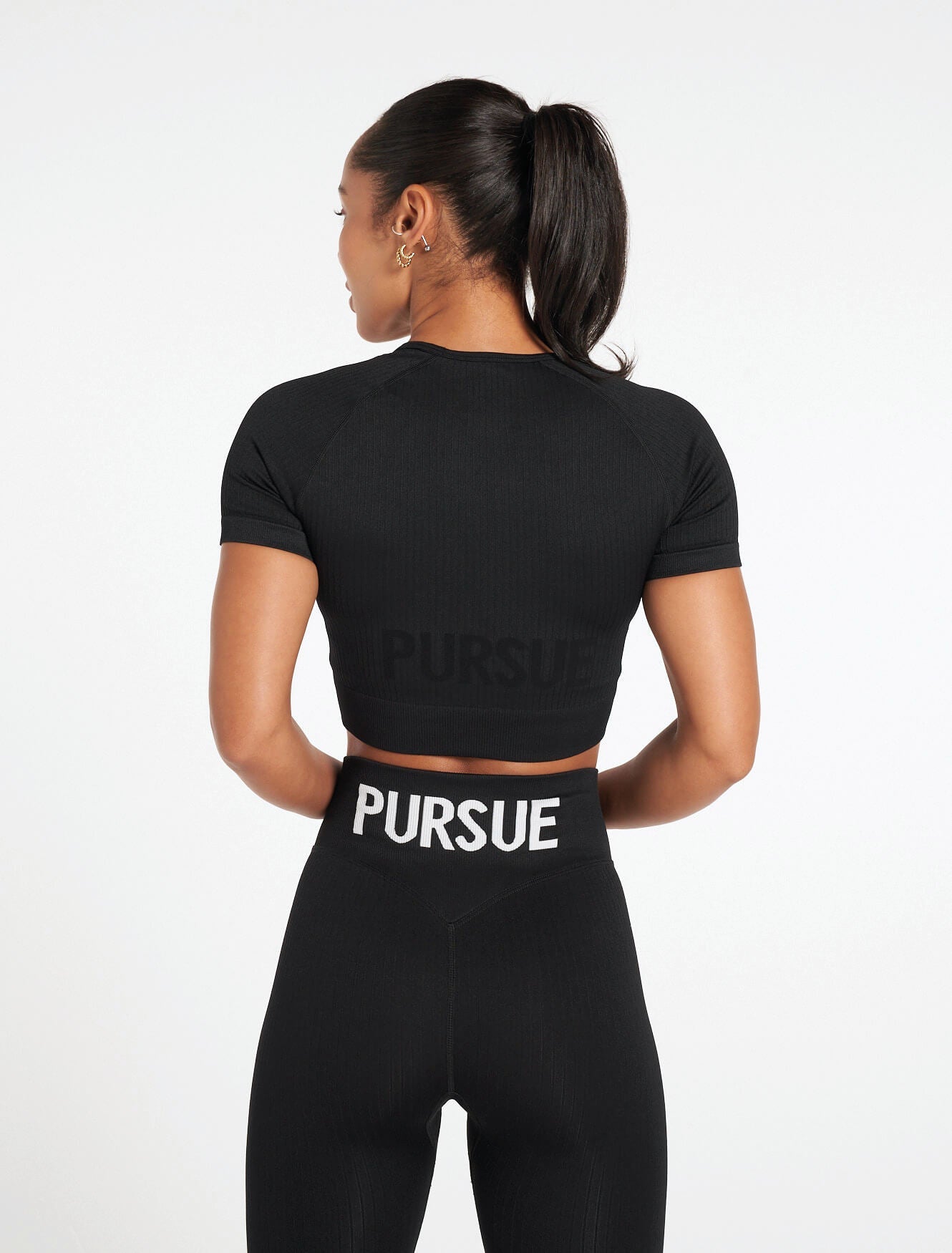 Lounge Seamless Crop T-Shirt / Black Pursue Fitness 2
