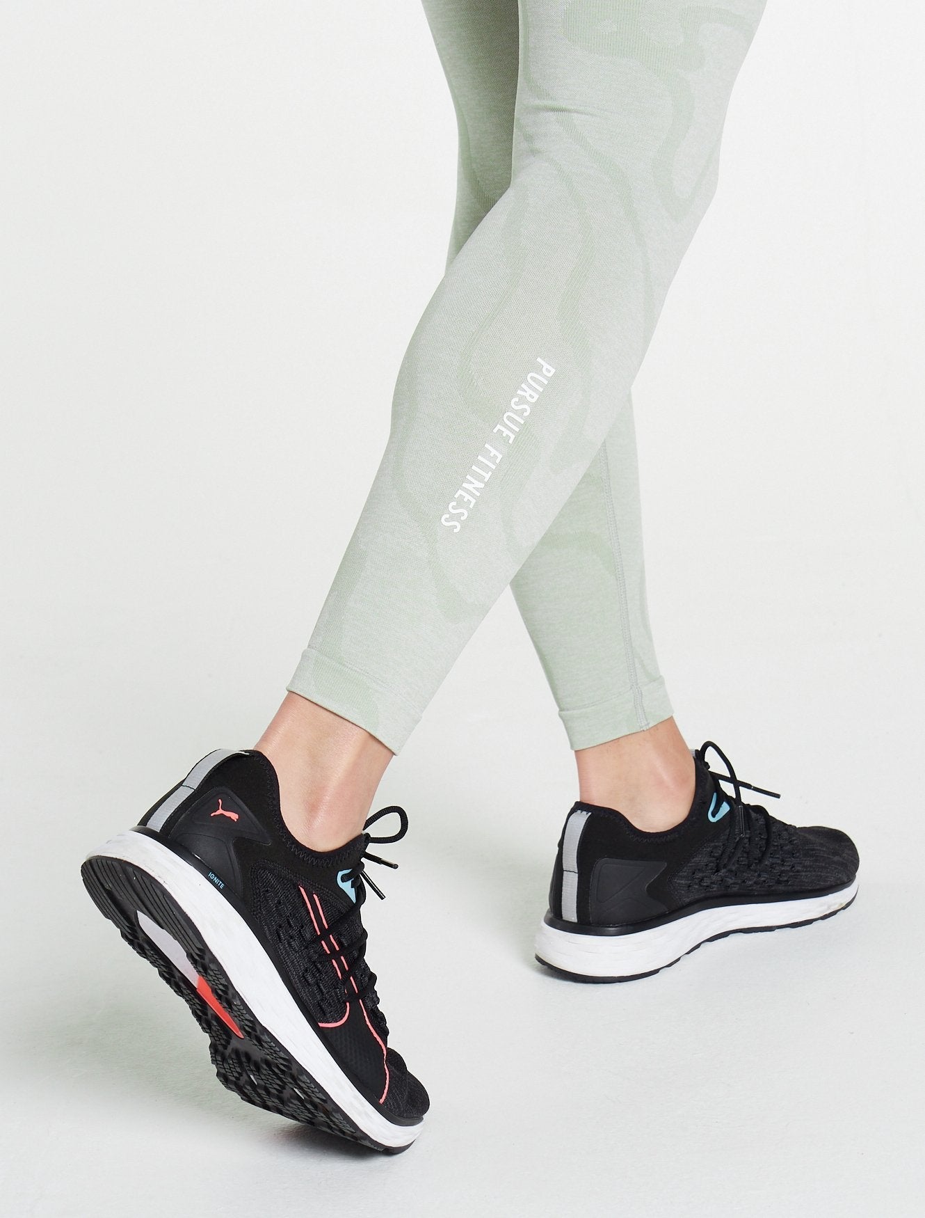 Sustainable Seamless Leggings / Sage Green Pursue Fitness 5