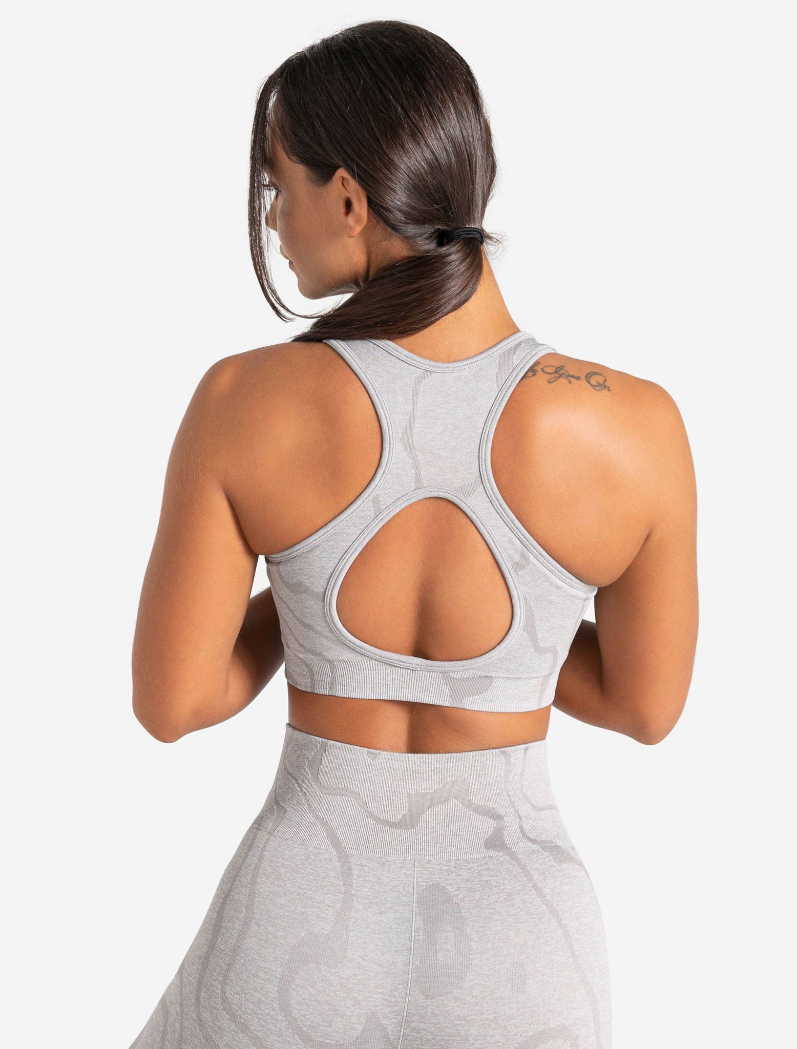 Sustainable Seamless Sports Bra / Cloud Grey Pursue Fitness 2