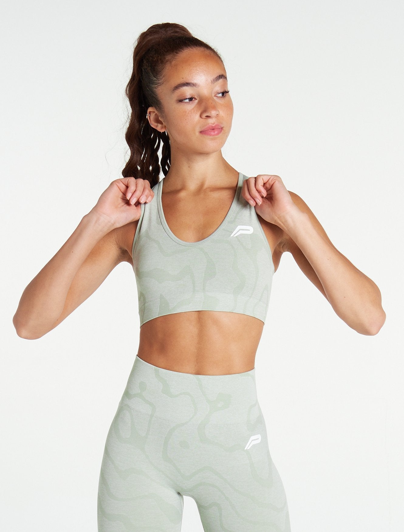 Sustainable Seamless Sports Bra / Sage Green Pursue Fitness 1